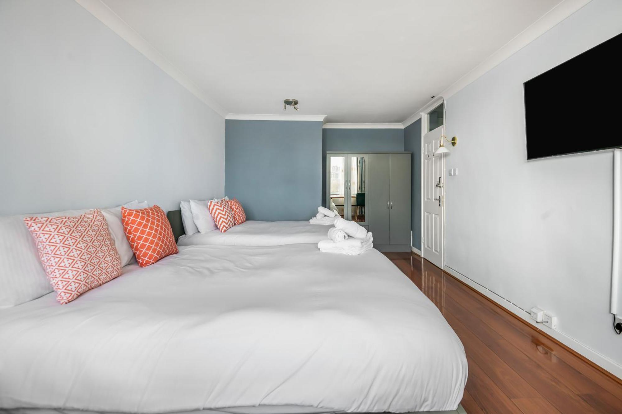 Stunning Massive Bedroom +Direct Thames River View Londres Exterior foto